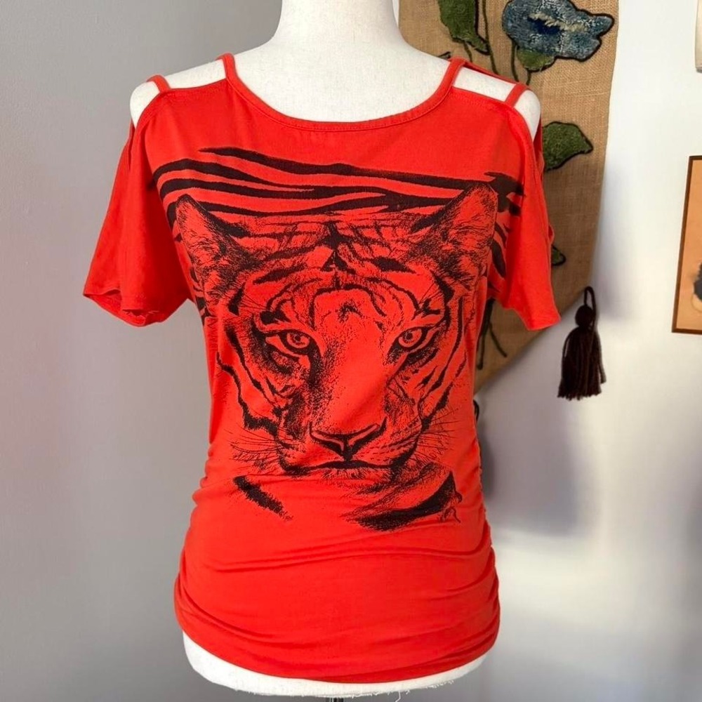 Graphic Tiger Cut-Out Shirt